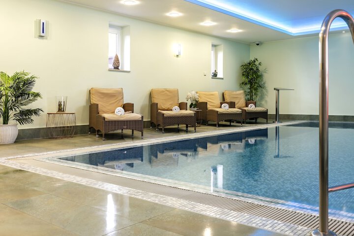 Hotel Pool
