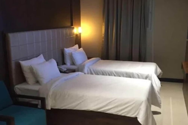 Room 5 of 14