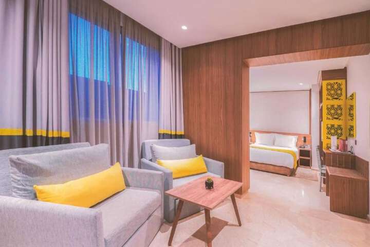 Room 2 of 32