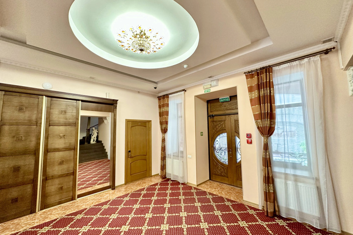 Room 44 of 49