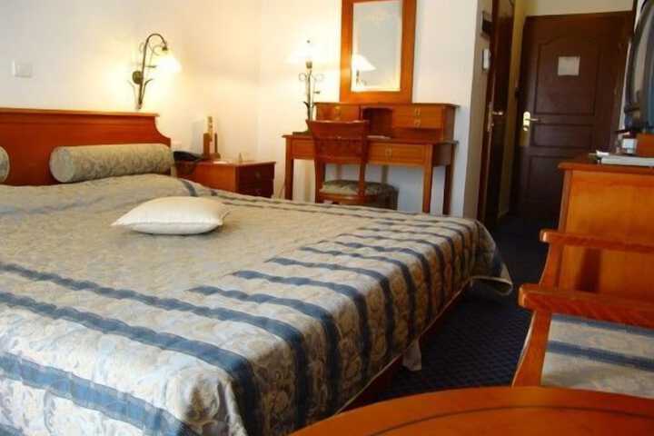 Room 10 of 38