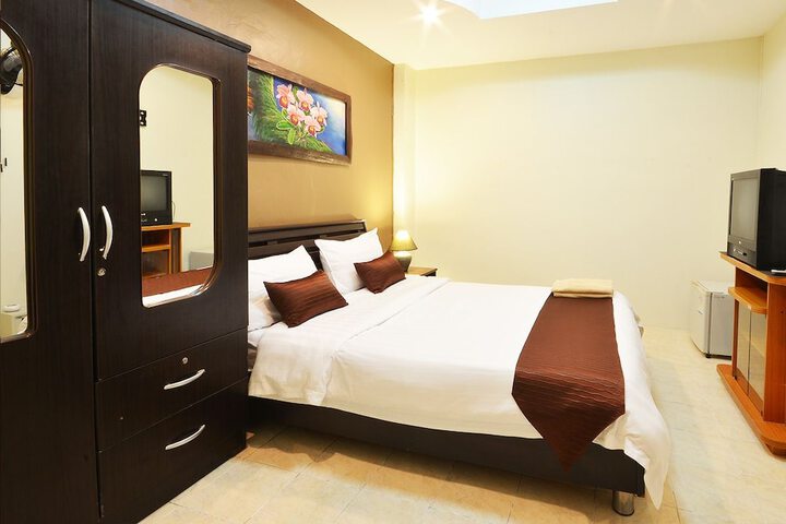 Room 4 of 11