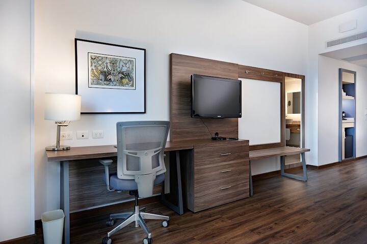 Room 3 of 67