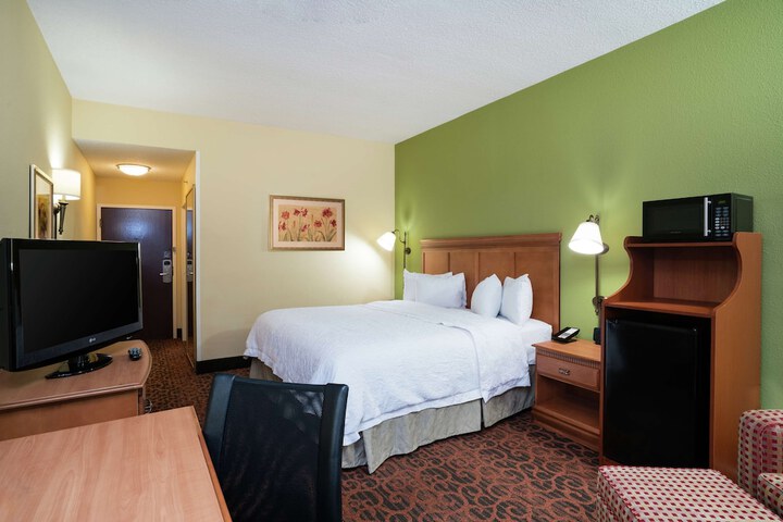 1 King Bed (9 of 21)
