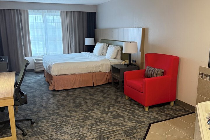 1 King Bed (6 of 25)