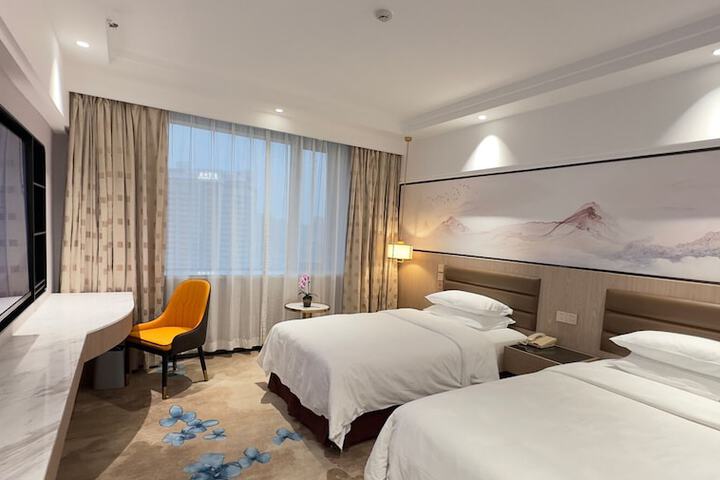 Room 12 of 82