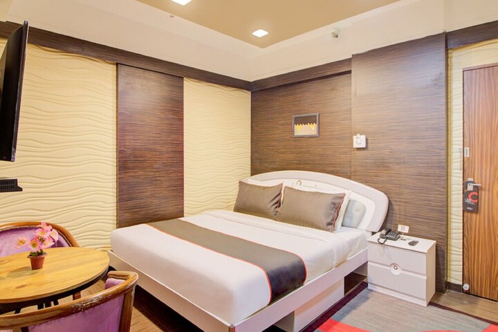 Room 4 of 12