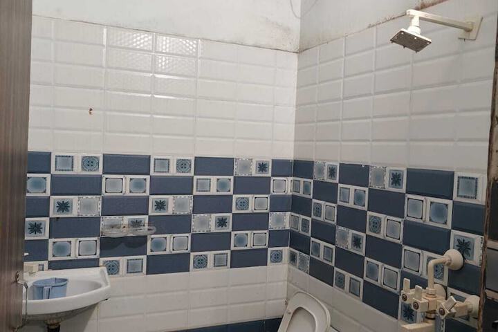 Room 13 of 16