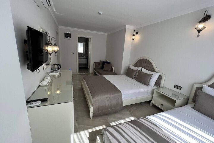 Room 33 of 177