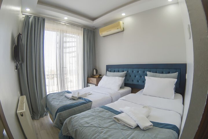 Room 16 of 98
