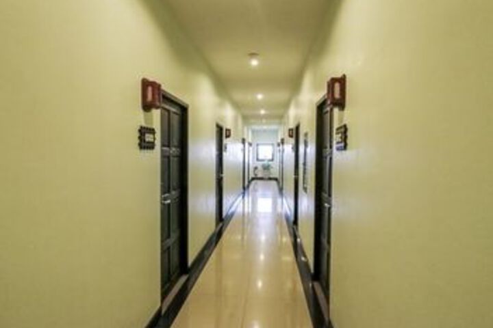 Ballroom/Hall 27 of 47