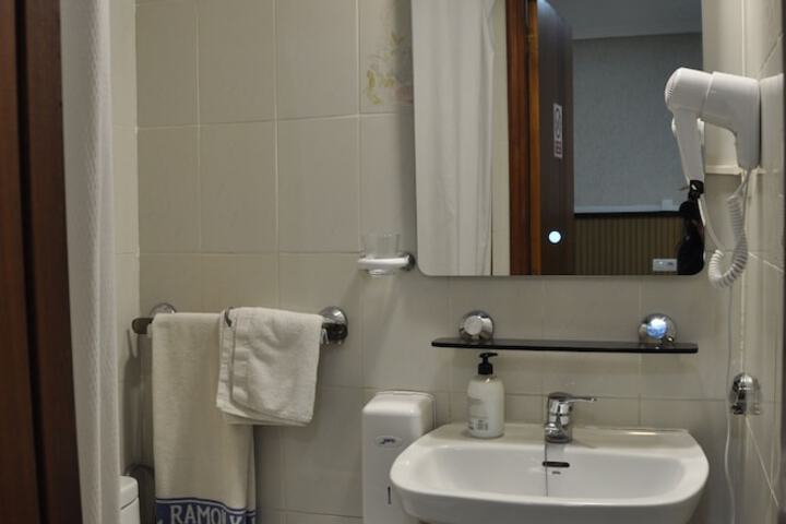 Room 3 of 53