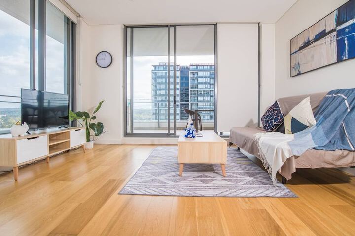 Room 10 of 18