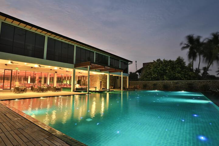 Pool 63 of 159