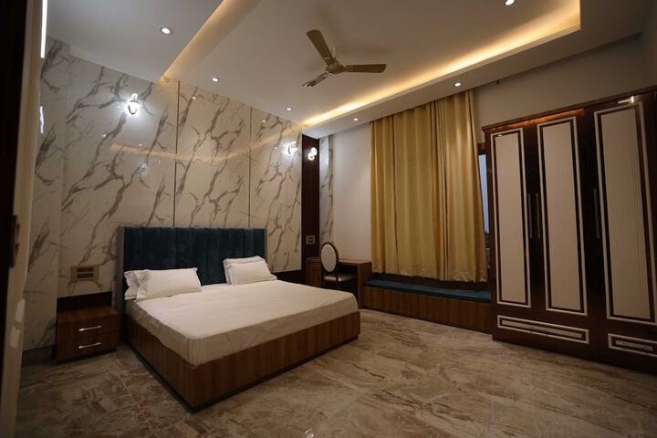 Room 3 of 14