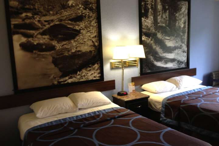 1 Queen Bed (5 of 12)