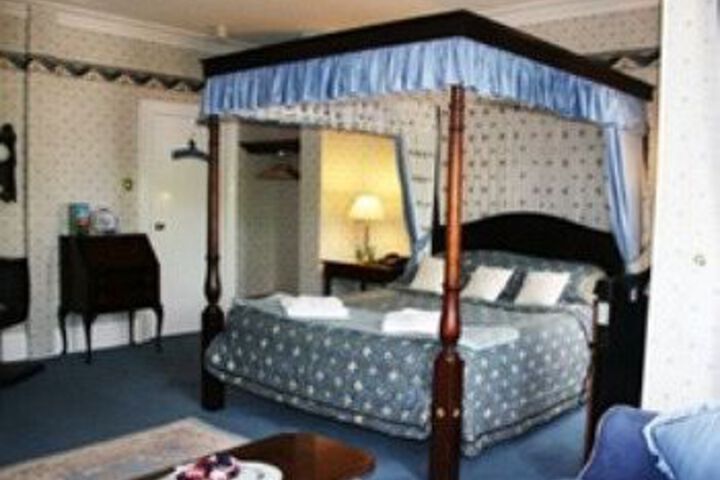 Room 9 of 13