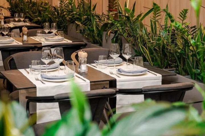 Dining 14 of 16