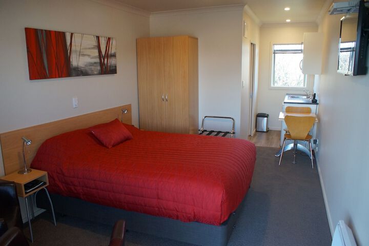 Room 3 of 75
