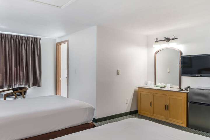 Best Value Deluxe 2 Double Beds (4 of 7)