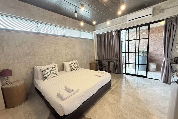 Room 13 of 36