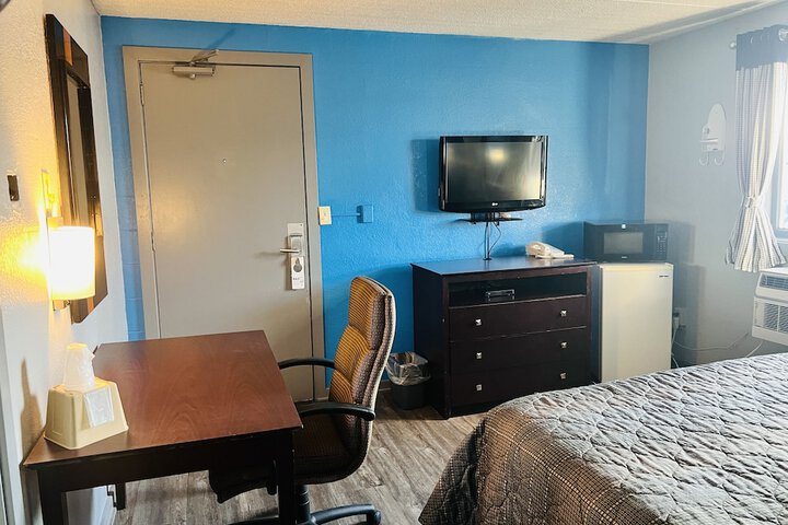 1 Queen Bed (21 of 25)