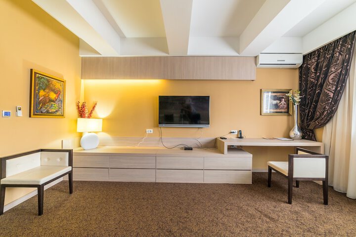 Room 37 of 103