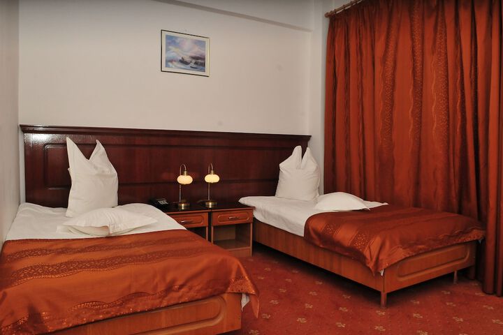 Room 4 of 39