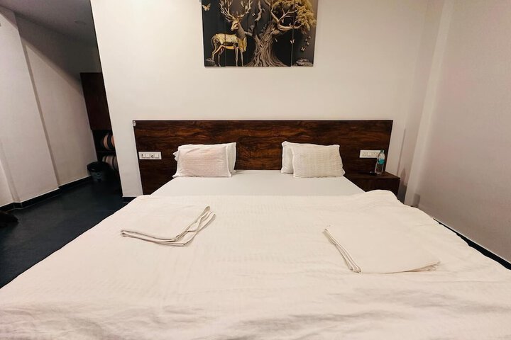 Room 2 of 34
