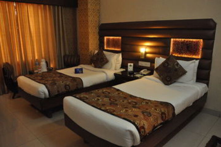 OYO Premium Gwalior City Centre