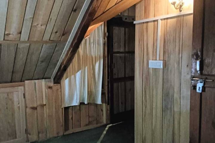 Room 10 of 28