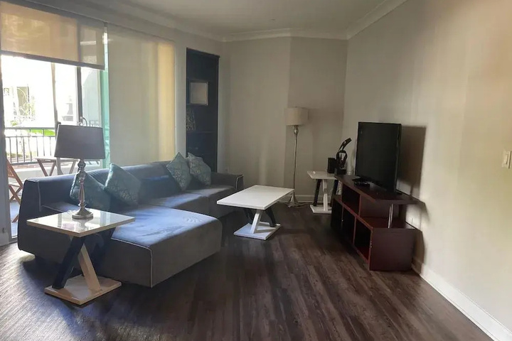 Room 4 of 7