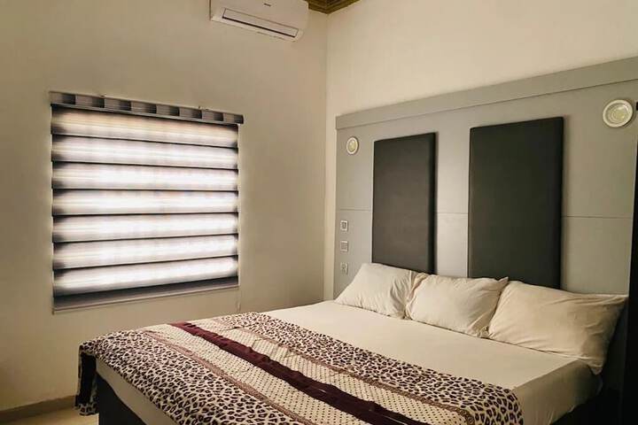 Room 9 of 18