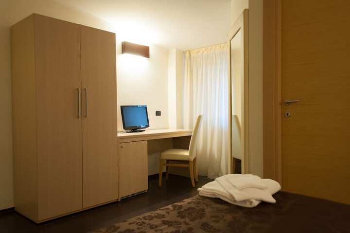 Room 16 of 65