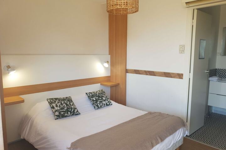 Room 34 of 128