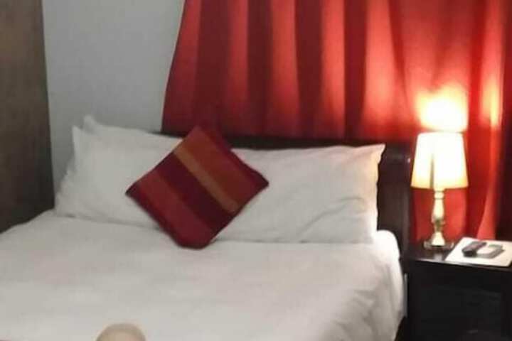 Room 10 of 38