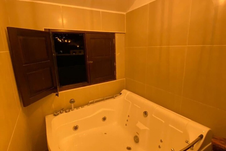 Room 62 of 80