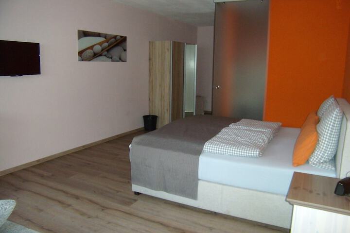 Room 14 of 82
