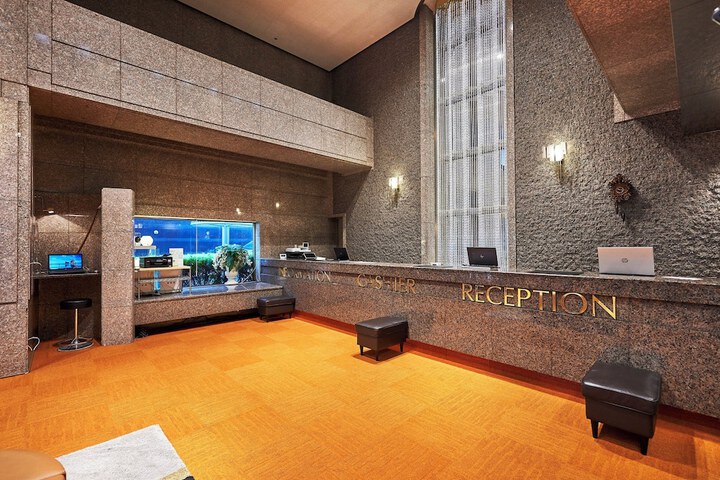 Entrance & Lobby