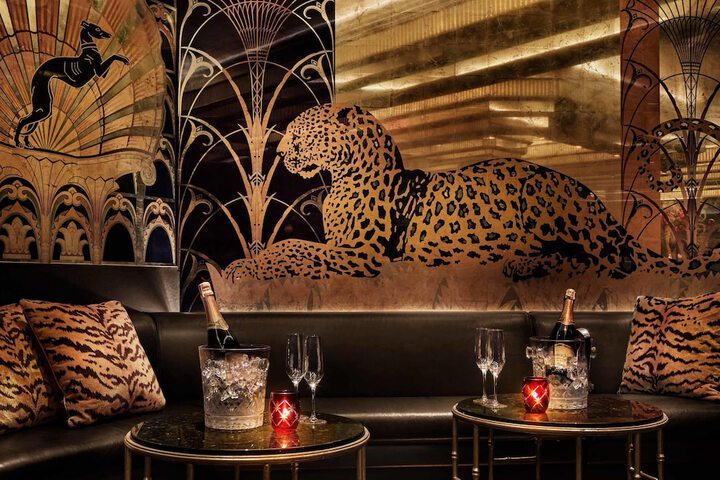 Lounge 154 of 180