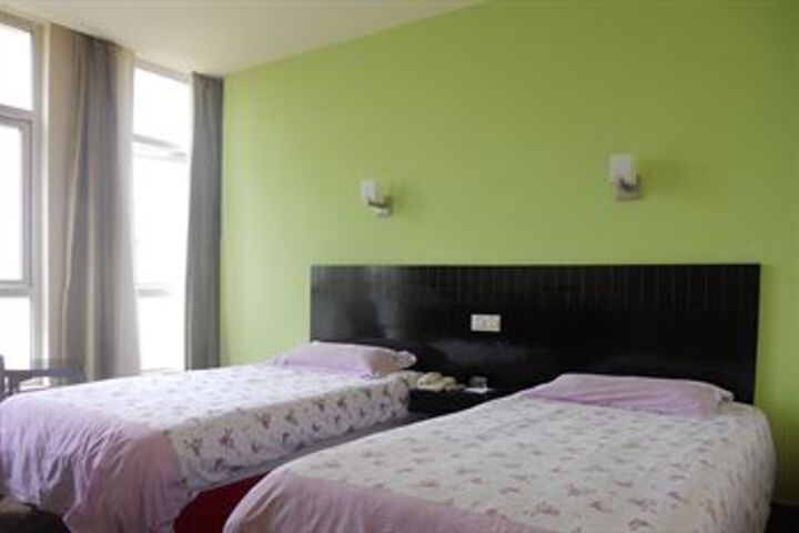 Room 10 of 19