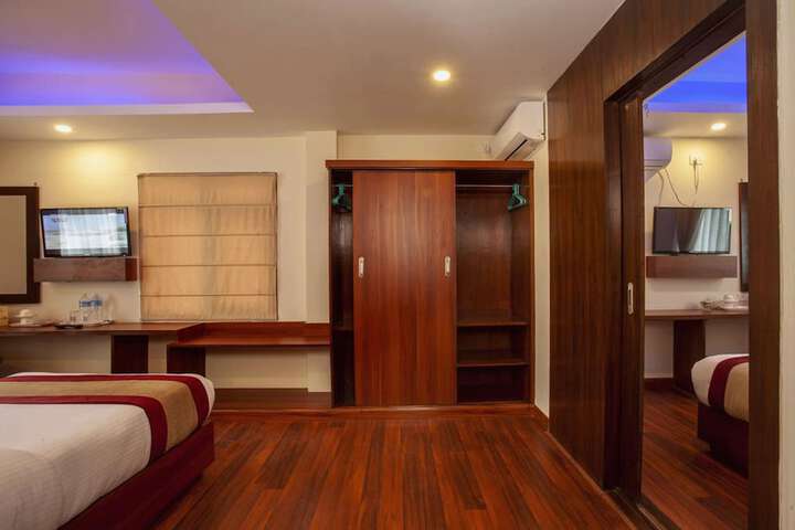 Room 31 of 76