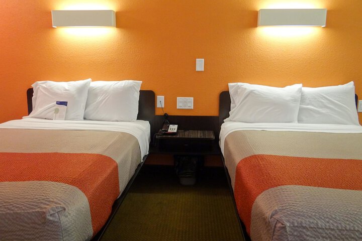 2 Double Beds (10 of 11)