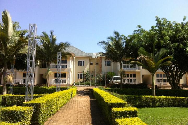 Hotel Alvers Mukono
