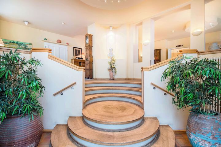 Entrance & Lobby