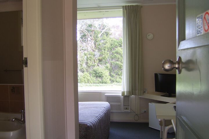 Room 8 of 87
