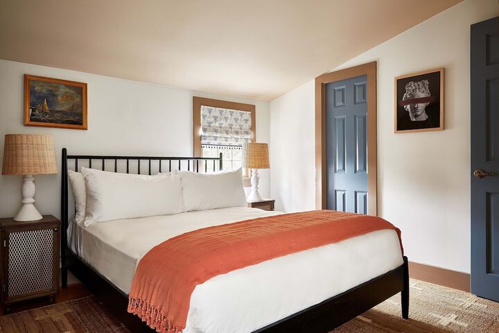 Room 8 of 34
