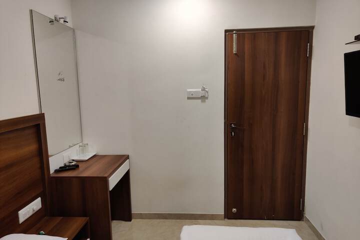 Room 7 of 14