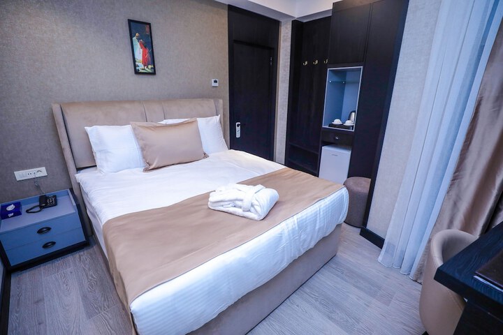 Room 6 of 36