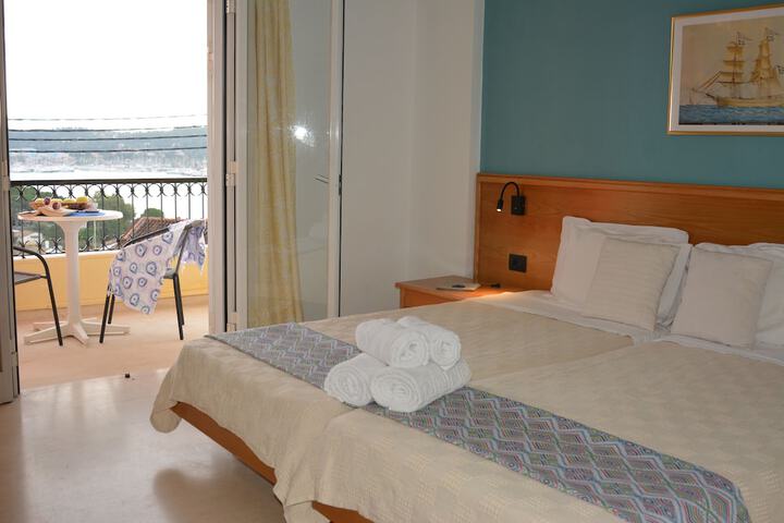 Room 6 of 52